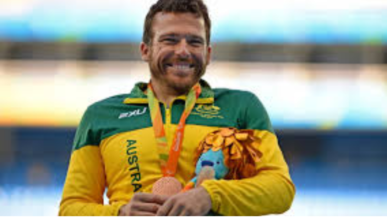Kurt Fearnley is smiling at the camera.