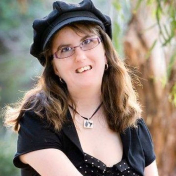 Laetitia Thompson is sitting in a park.